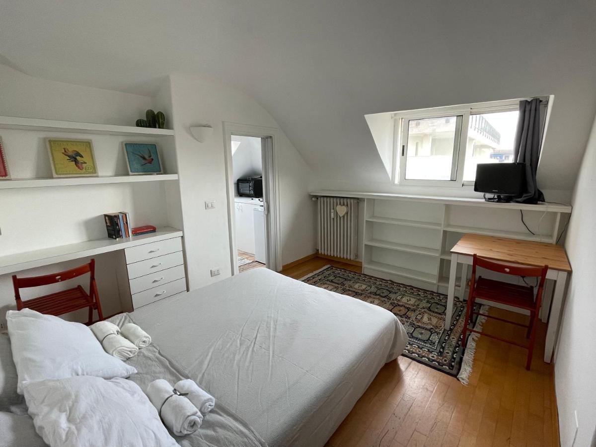 Tortona Tiny Attic Directly Connected To Duomo Apartment Milan Bagian luar foto